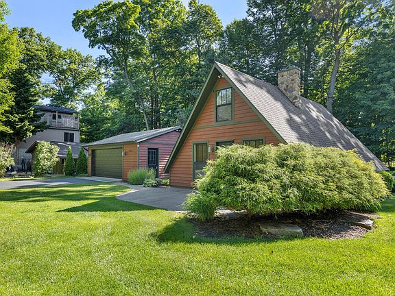 2nd image of 2488 Lakefront Dr