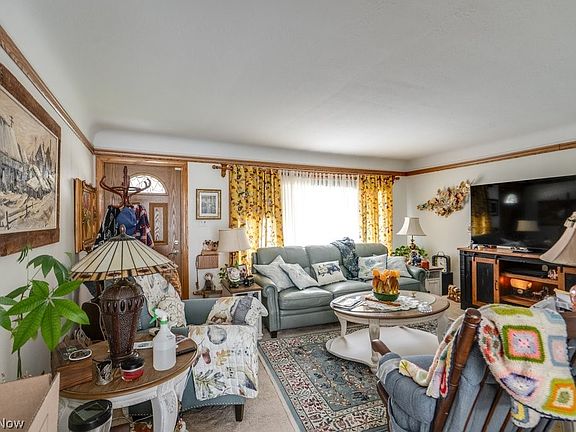 3rd image of 7295 Oakwood Rd