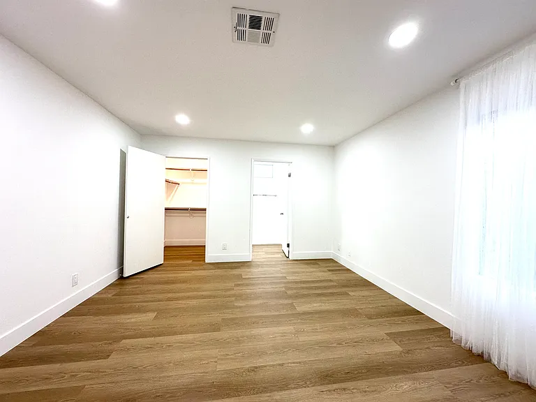 839 N Hayworth Ave #104 — Photo 20