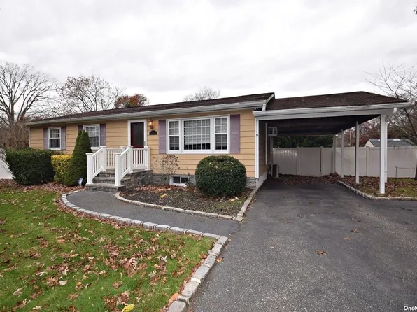 15 Fairview Avenue, Holtsville, NY 11742