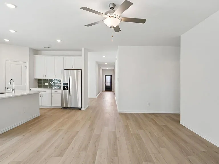 1019 Emberwood Dr — Photo 8