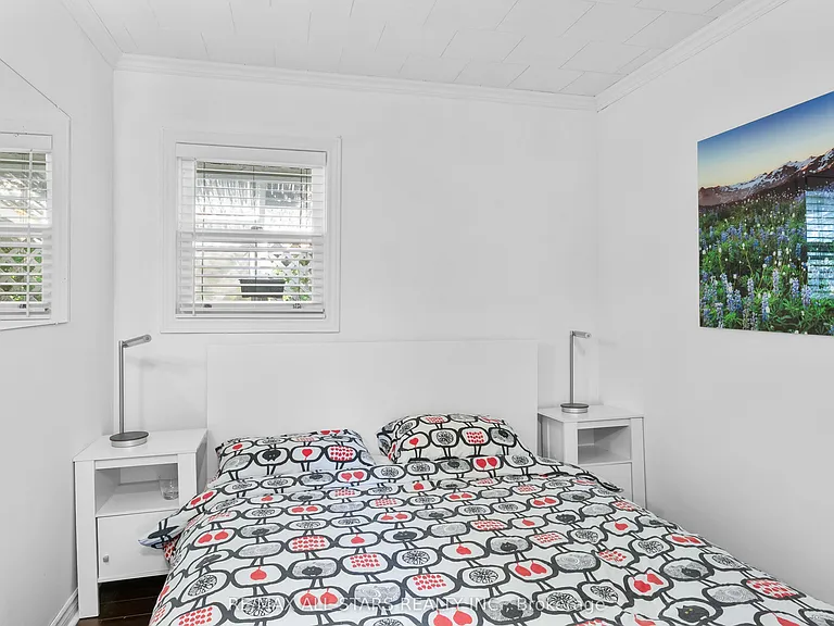 242 Francis St E — Photo 16