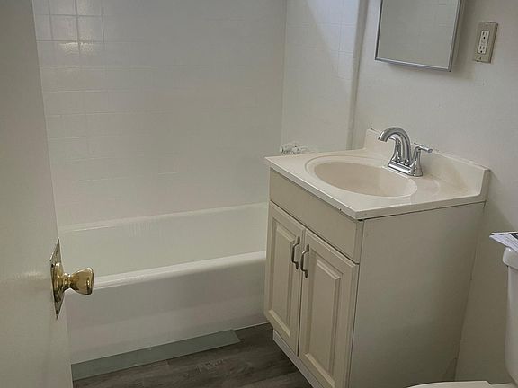 5th image of 208 N Vecino Dr