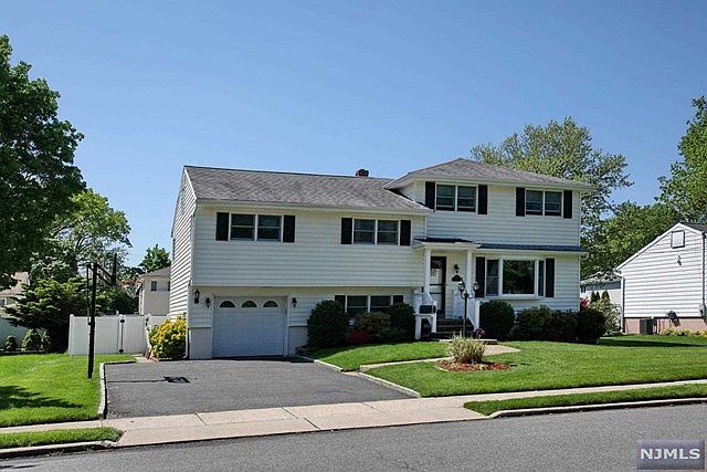 1st image of 340 Shea Dr