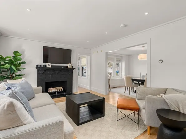 139 Bartlett Ave #1, Belmont, MA 02478