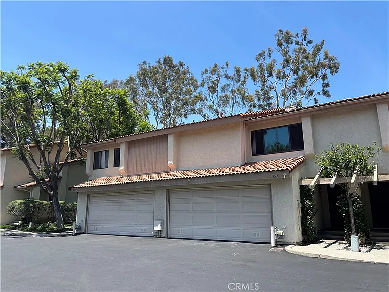 957 Creekside Dr — Photo 1