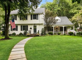 7 Tanglewood Ln, Mountainside, NJ 07092