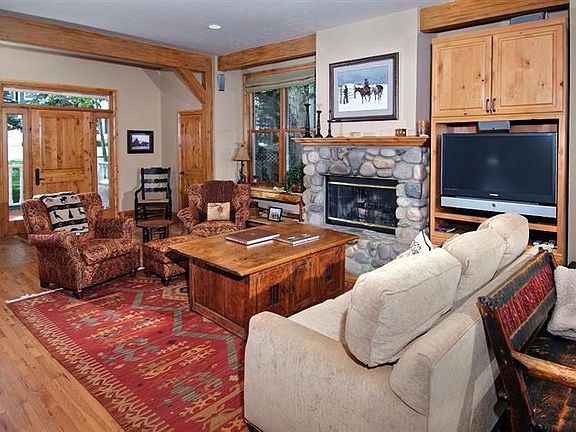 2nd image of 215 Greenway Cir