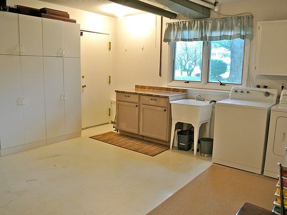 5th image of 2235 Radcliffe Dr