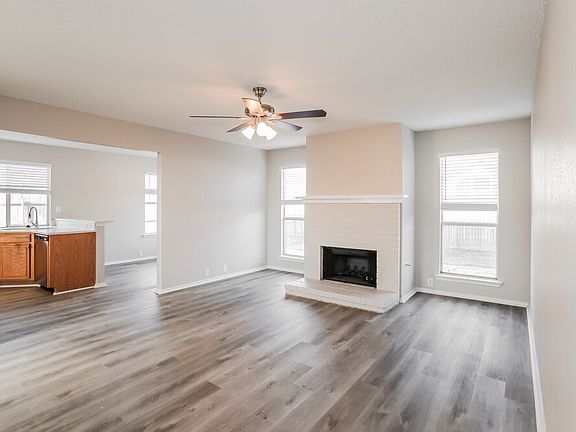 5th image of 1019 Carlisle Dr