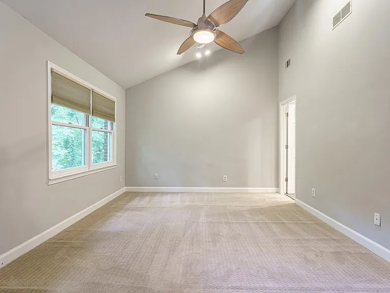 613 Kimberly Ln NE — Photo 11