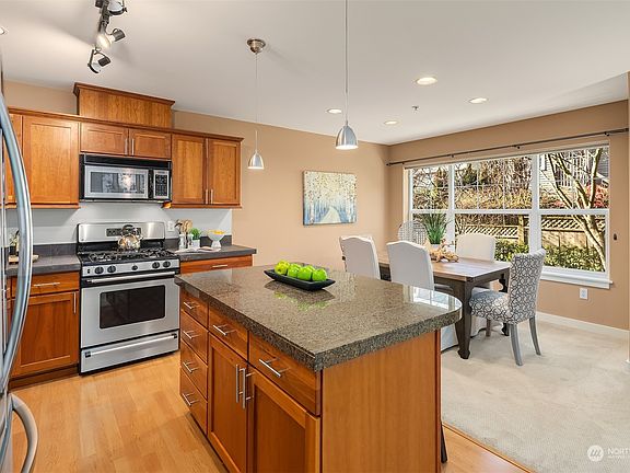 3rd image of 1415 6th Avenue N #402