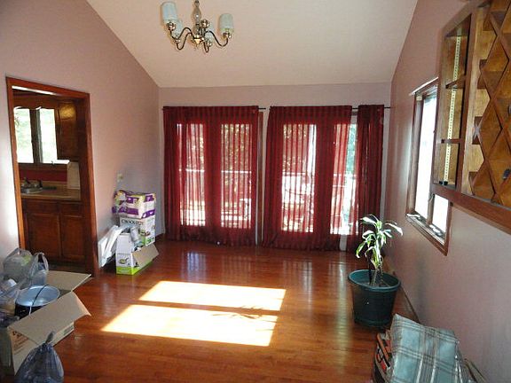 5th image of 1005 Meadowlane Dr
