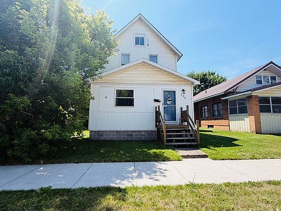2nd image of 702 E Easterday Ave