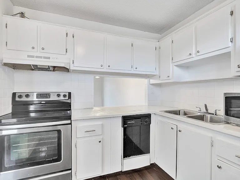 2640 Garden Dr S #301 — Photo 8