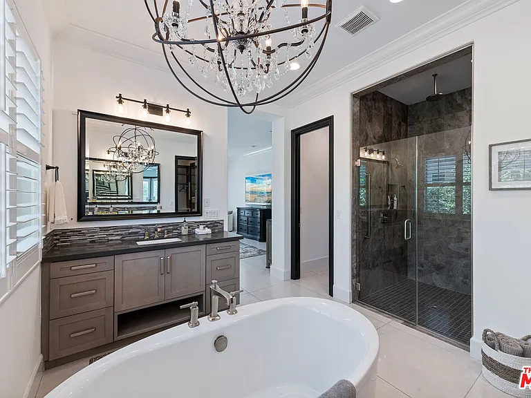 55140 Spring Creek Ct — Photo 9