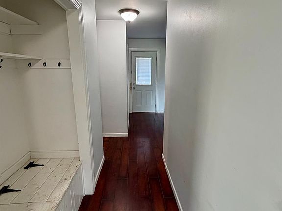 4th image of 264 Raymond Dr