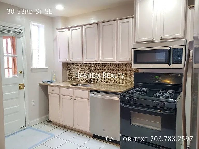 30 53rd St SE — Photo 5