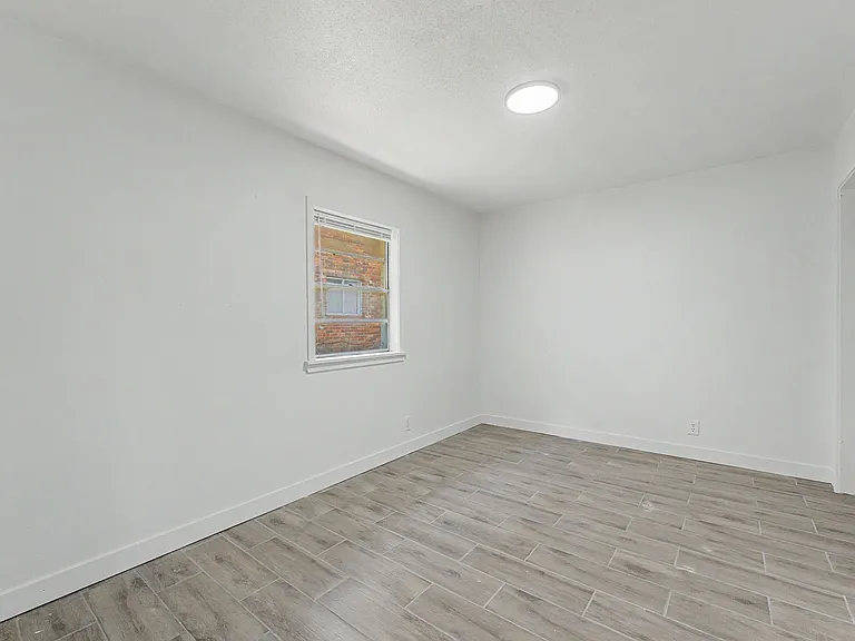 3326 E Marshal Apartments — Photo 20