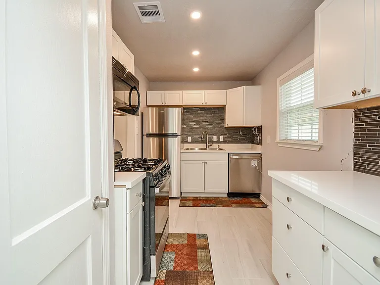 6422 Sherwood Dr — Photo 12