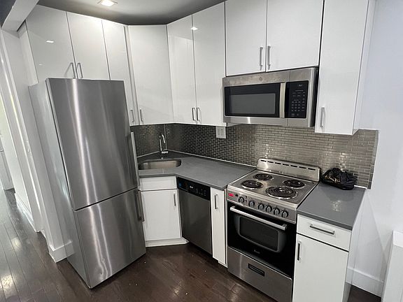 3rd image of 133 20th St #3R