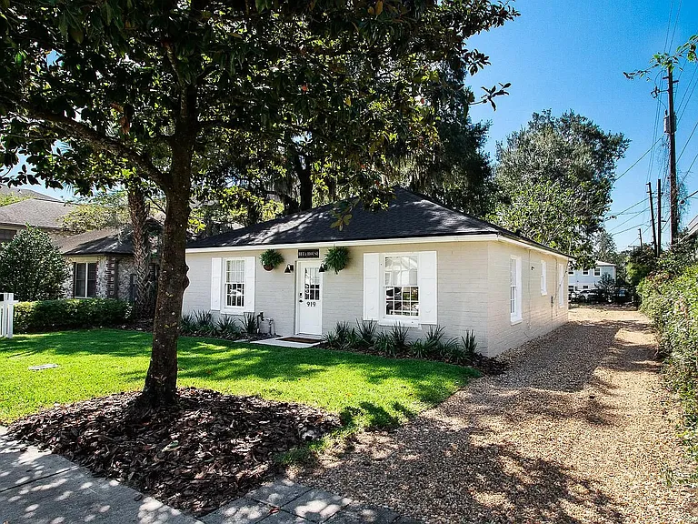 919 SW 6th Ave — Photo 6