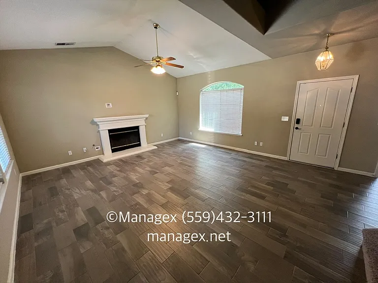 110 N Anderson Ave — Photo 3