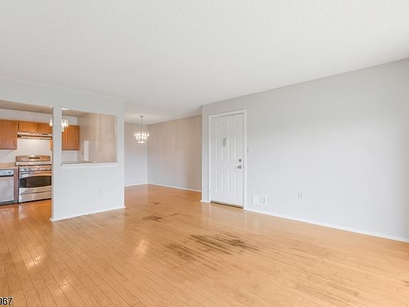 3rd image of 150 Woodward Ln