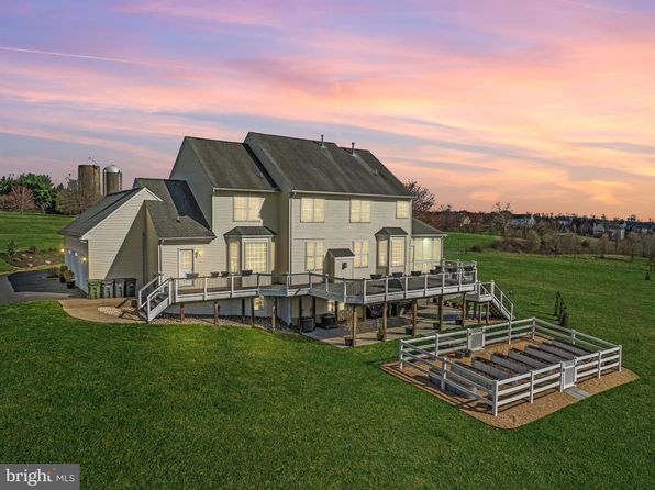 38172 Stone Eden Dr, Hamilton, VA 20158