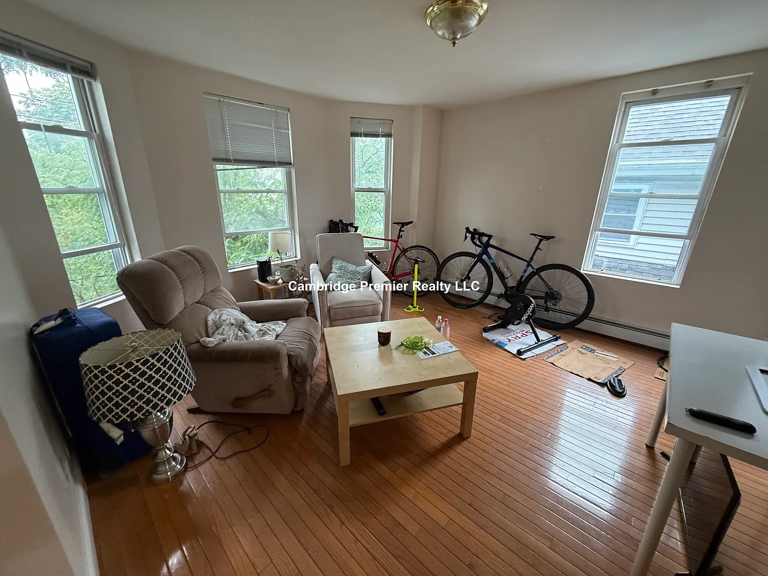 3 bed, 9999 sqft, $4,400 — Photo 3