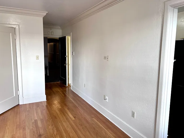 Stanford Apartments — Photo 12