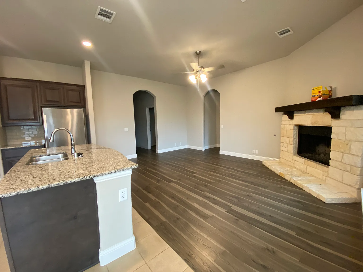 3 bed, 1826 sqft, $2,550 — Photo 3