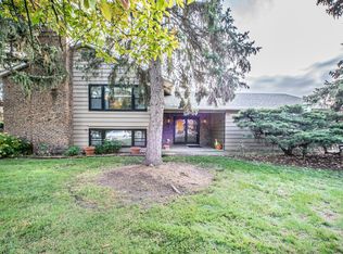 6N287 Rosedale Ave, Roselle, IL 60172