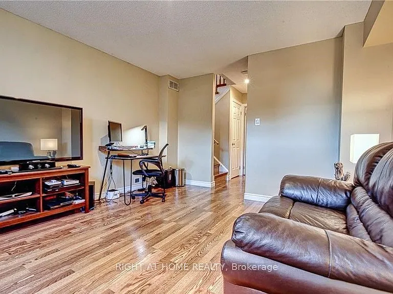 47 Jackson Ct W — Photo 8