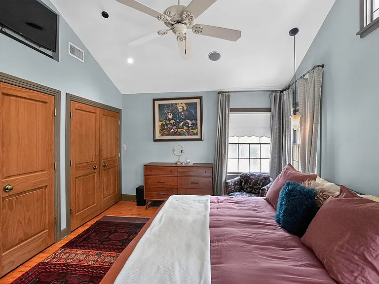 221 Park Ln — Photo 14