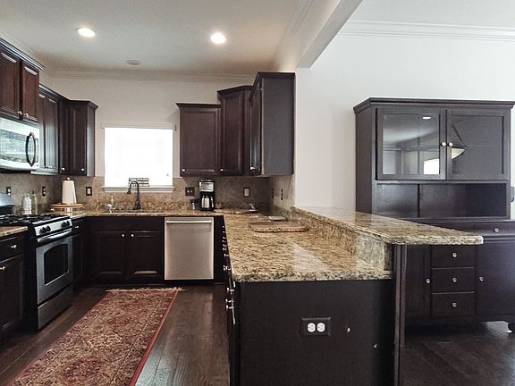 5th image of 104 Golf Villa Dr