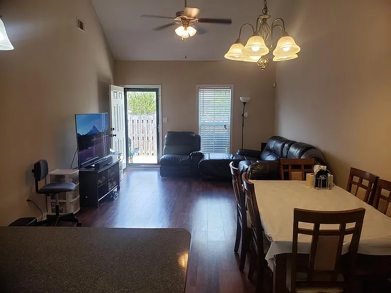 142 Grove Landing Ct — Photo 12