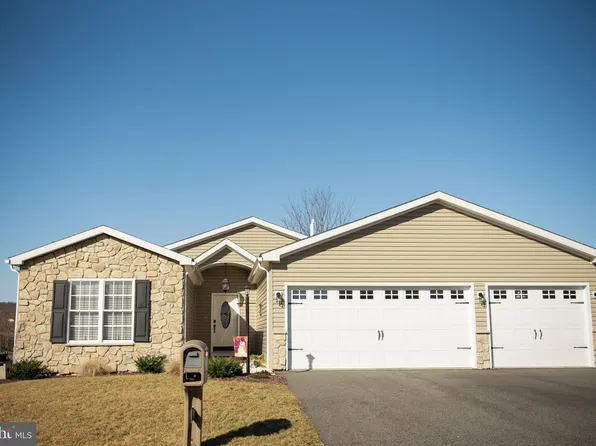 11 Finch Dr N, Bechtelsville, PA 19505