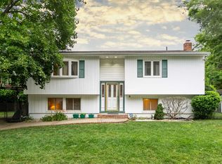 100 New St, Massapequa, NY 11758