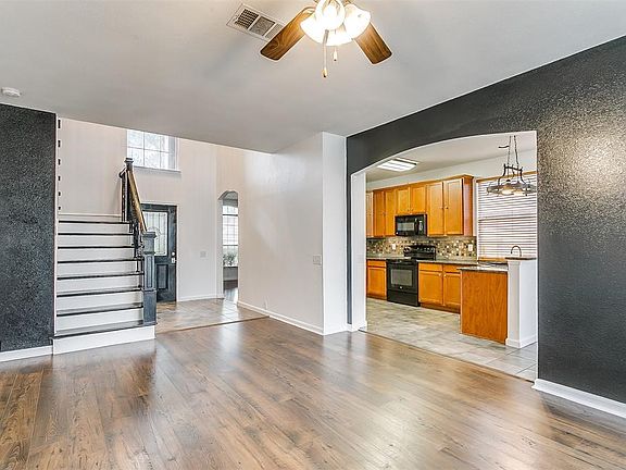 5th image of 2524 Briarcrest Dr