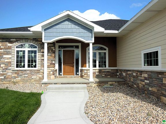 4th image of 145 Cardinal Ct