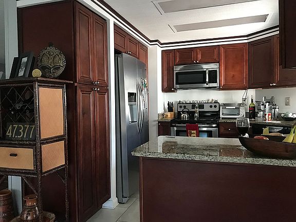 4th image of 1039 Goldfinch Ct