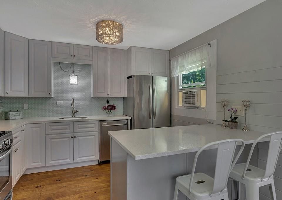 1st image of 54 Linda Cir