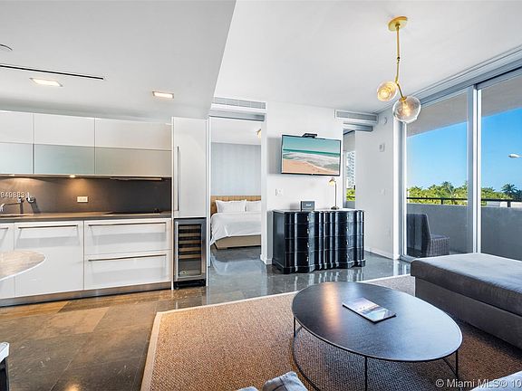 4th image of 220 21st St APT 305