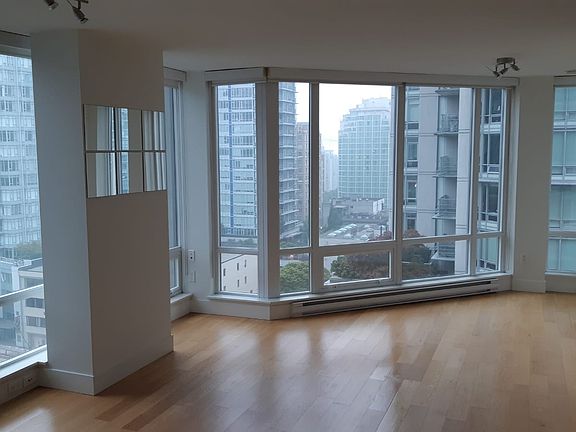 2nd image of 565 Smithe St #1207
