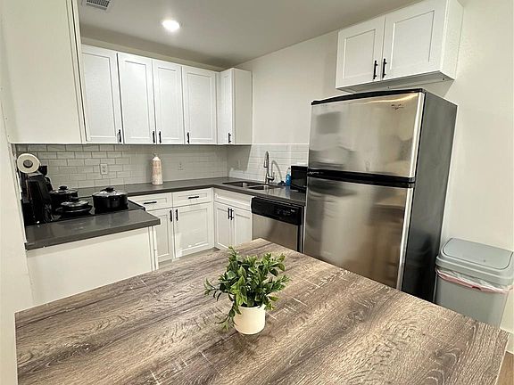 4th image of 2607 Live Oak St #1