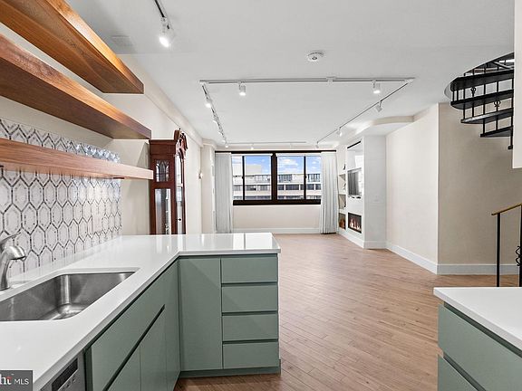 2nd image of 700 New Hampshire Ave NW #1512