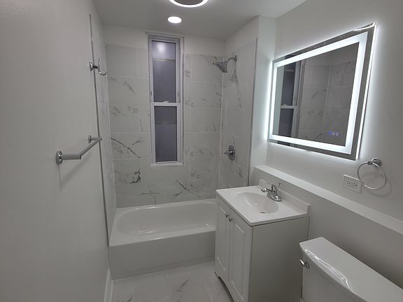 2nd image of 1726 N Sawyer Ave Unit 2