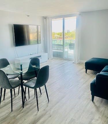 3rd image of 1035 West Ave APT 604