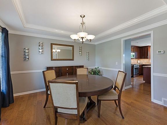 3rd image of 32565 Seneca Dr